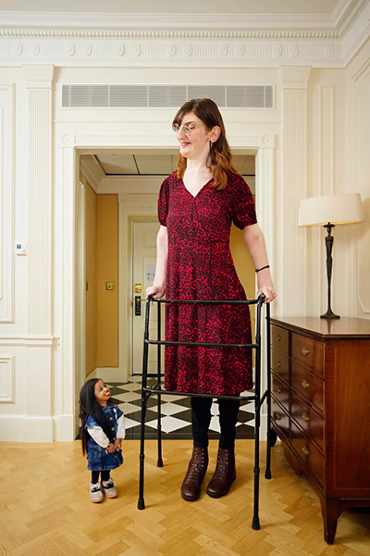 Historic Meeting Tallest And Shortest Women In The World Unite