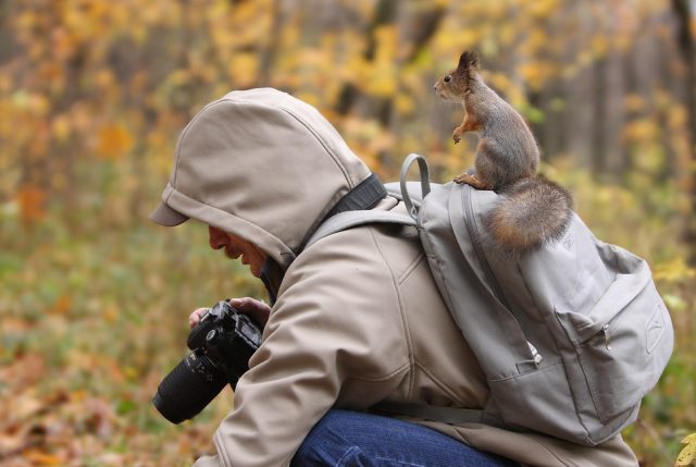 THAT FEELING WHEN YOU THINK SOMEONE IS BEHIND YOU.