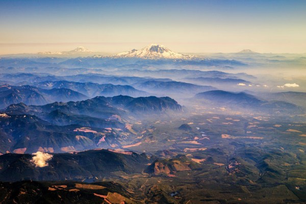 mount-rainier-from-an-airplane