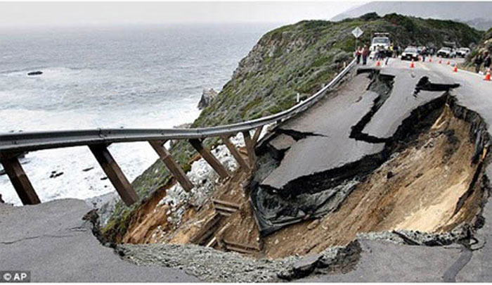 2) Landslide destroys Highway 1 in California, 2011 (US)