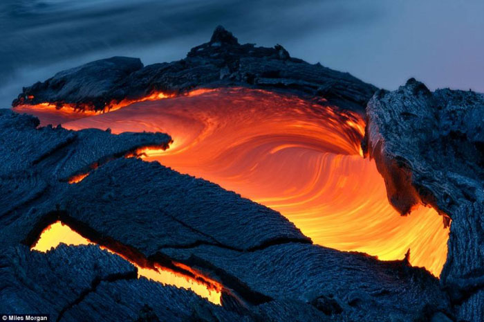 11) A massive river of lava flows into the ocean around Hawaii, 2009 (US)