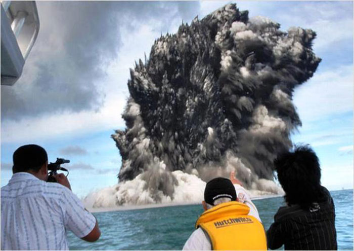 5) Undersea volcano erupts near the island of Hunga Tonga, 2009 ( Tonga)