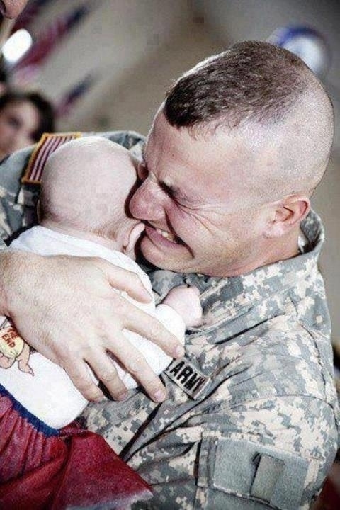 7. When a soldier met his baby girl for the first time