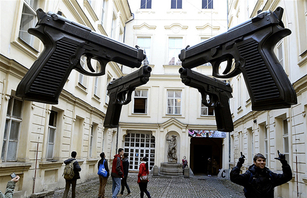 Guns by David Černý