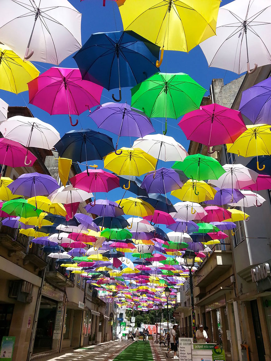 floating-umbrellas-agueda-portugal-2014-12