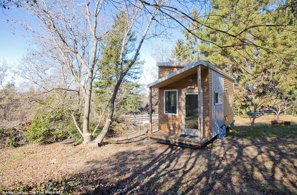 Alek wanted to change his focus in life, so he built this small house. "Inhabiting such a small space will force me to live in a simpler, more organized and efficient way."