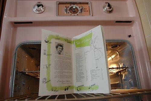 The oven manual, complete with '50s housewife illustrations.