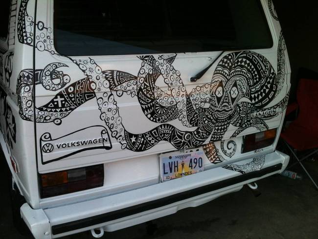 This beautifully decorated octopus on the back of the van is absolutely gorgeous.
