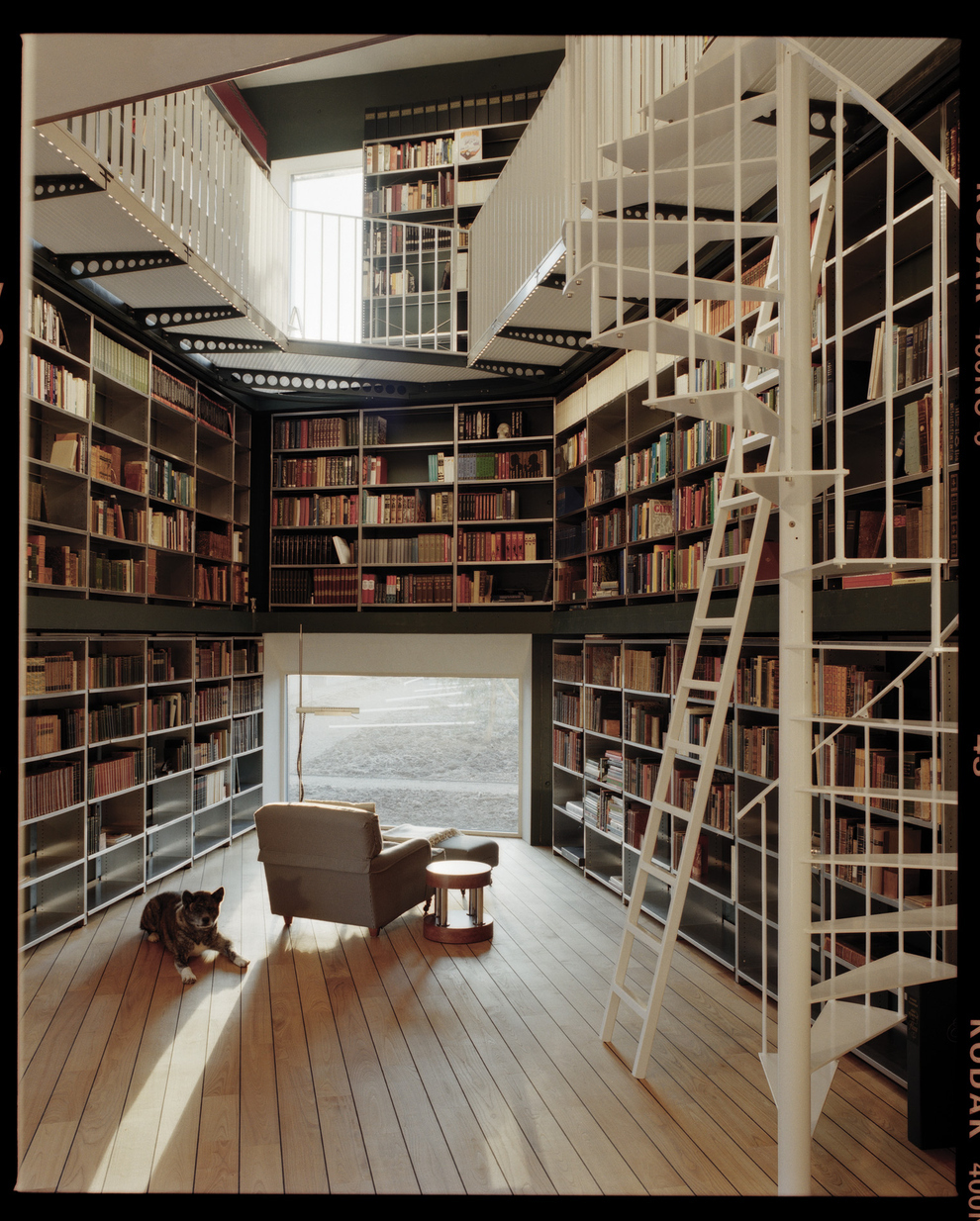 This person's amazing home library: