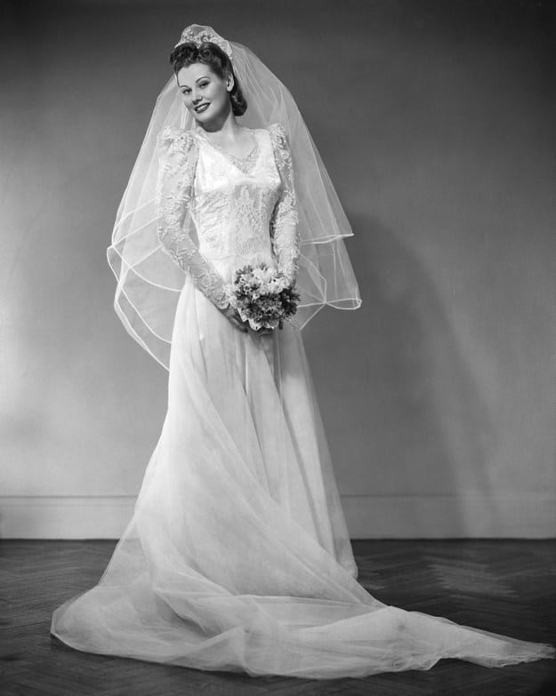38 Gorgeous Vintage Wedding Dresses From A Different Era - Pulptastic