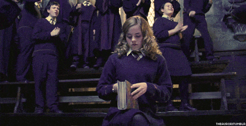 Emma-Watson-könyvet nyit Harry Potterben-Gif