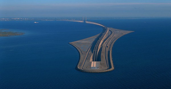 This Amazing Bridge Turns Into An Underwater Tunnel Connecting Denmark ...