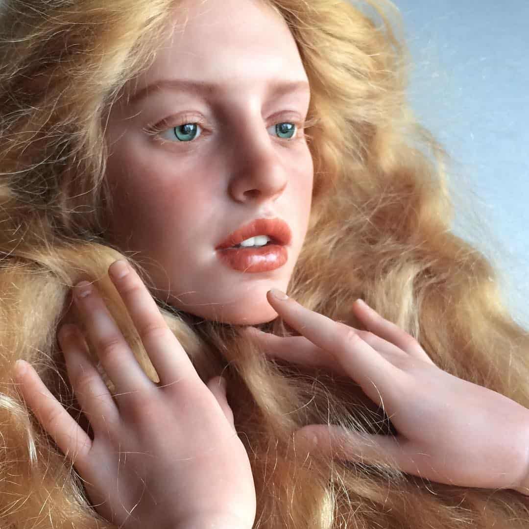 russian-artist-creates-hyper-realistic-dolls-that-are-beautiful-and