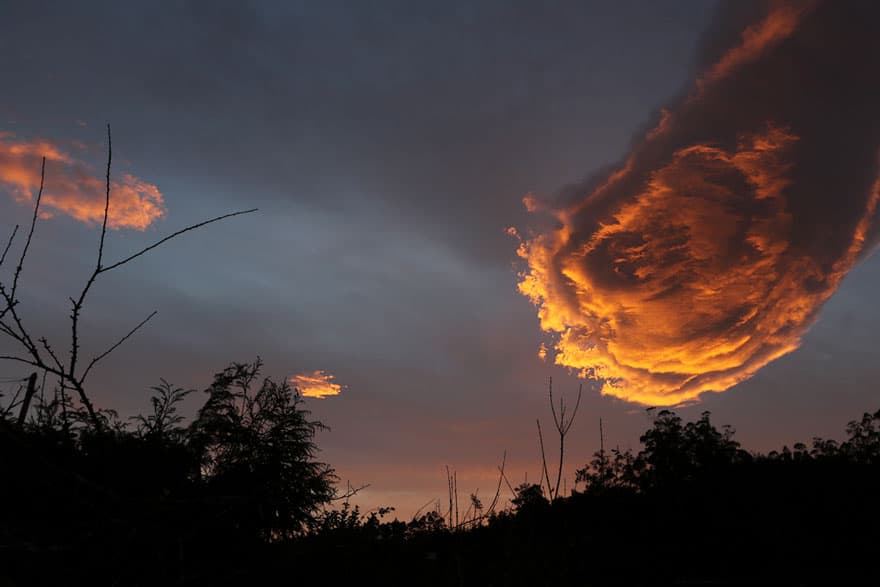 Stunning "Hand Of God" Cloud Formation Appears Over Portugal