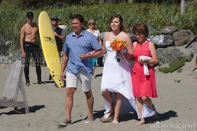 Shirtless Justin Trudeau Photobombs Wedding In Tofino, B.C 