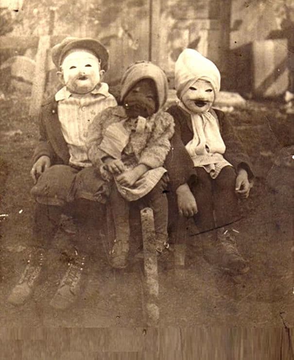 41 OldFashioned Halloween Costumes That Are Genuinely Terrifying