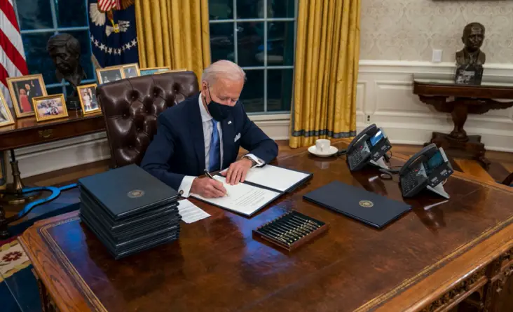 trumps red button on desk