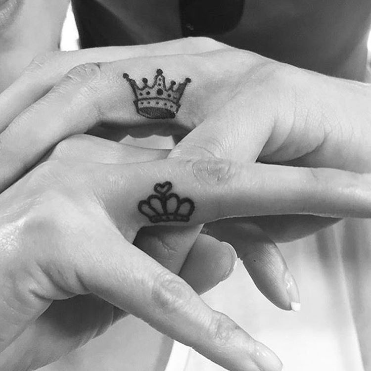 16.king .and .queen .finger.tattoos