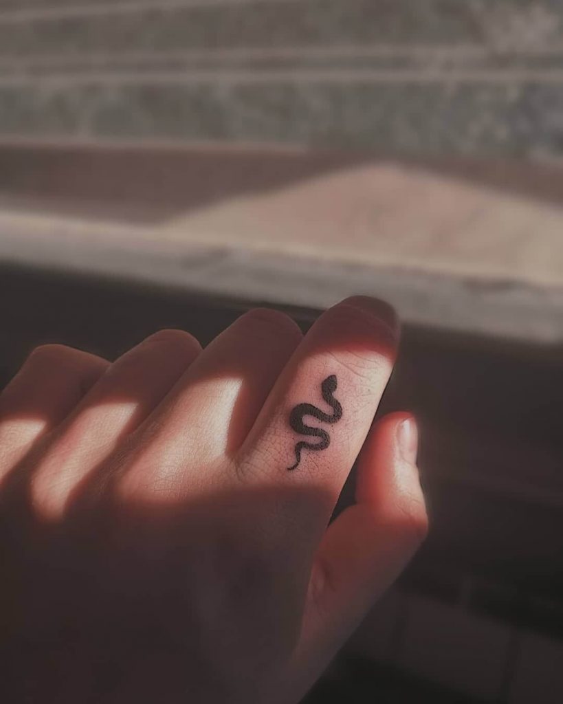 26.printed.snake finger tattoo women simple