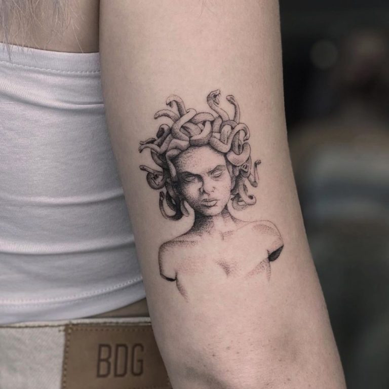 30 Medusa Tattoos For Women That Will Make Heads Turn - Pulptastic