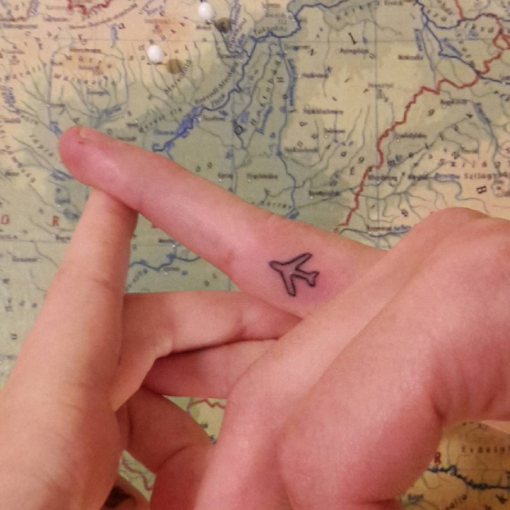 39.airplane.finger.Black Outline Airplane Tattoo On Finger