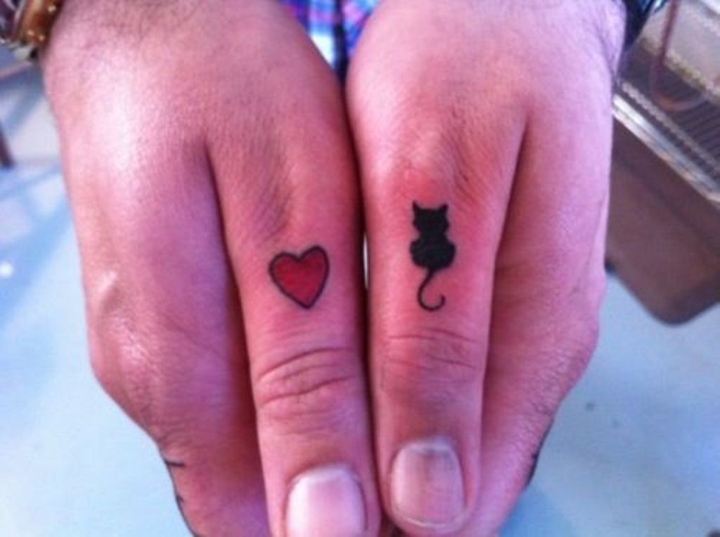 40.cat .finger.tattoo.Cat And Heart Tattoo On Thumb ct108