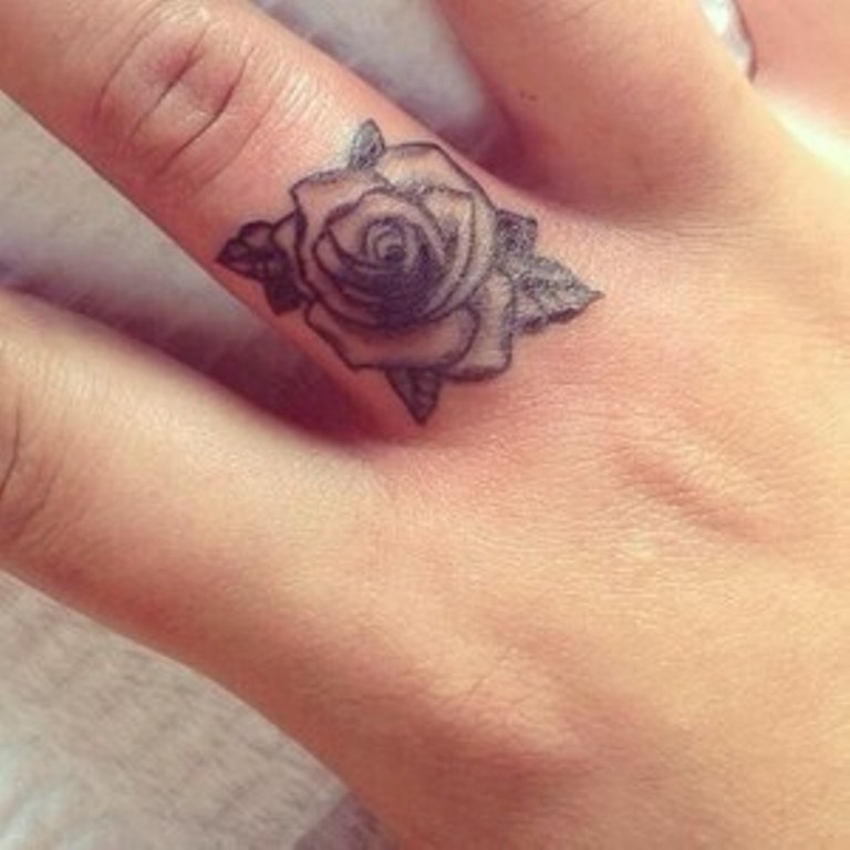 8.rose .finger.Cute Rose Tattoo On Middle Finger rt110