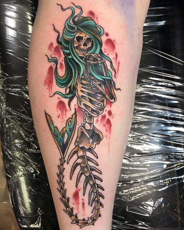 25 Frighteningly Cool Skeleton Hand Tattoo Designs