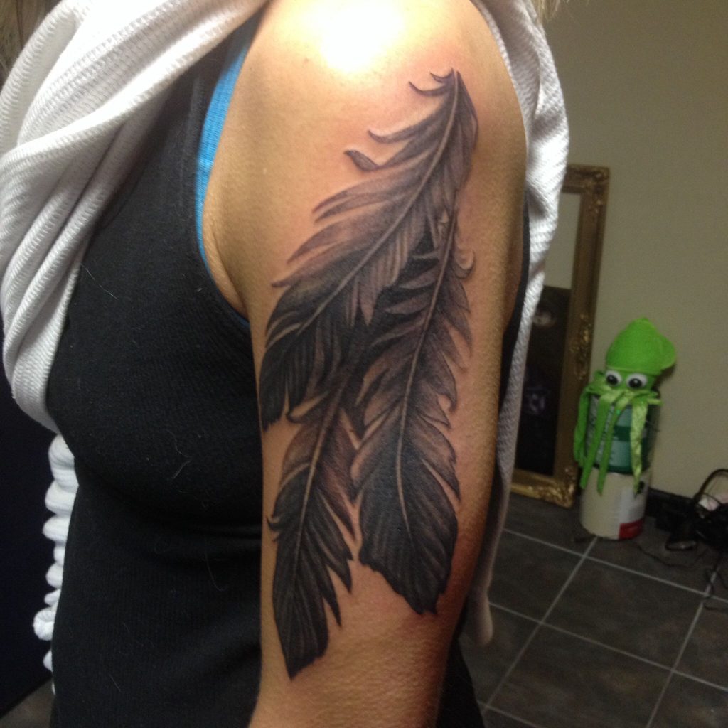 30 Incredible Feather Tattoo Designs for Women