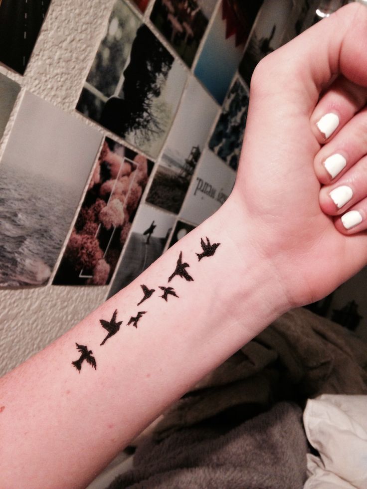 30 Cute Wrist Tattoos For Women - Pulptastic