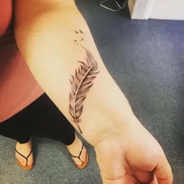 30 Beautiful Feather Tattoo Ideas For Women