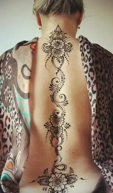 26 Elegant Henna Tattoo Designs For Women