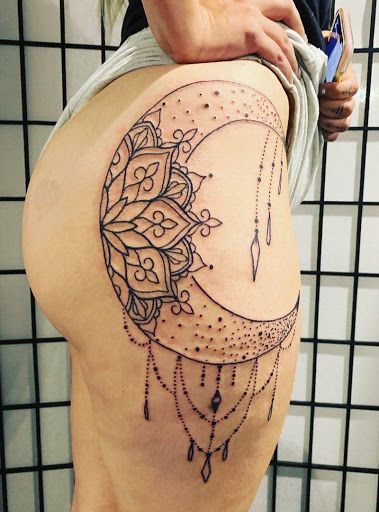 25 Beautiful Moon Tattoos For Women