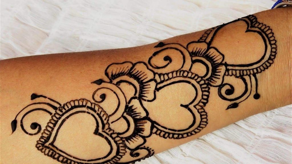 26 Elegant Henna Tattoo Designs For Women