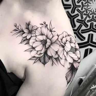 30 Stunning Shoulder Tattoos For Women 22