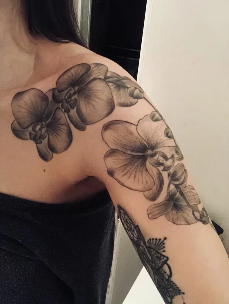 30 Stunning Shoulder Tattoos For Women (2022)