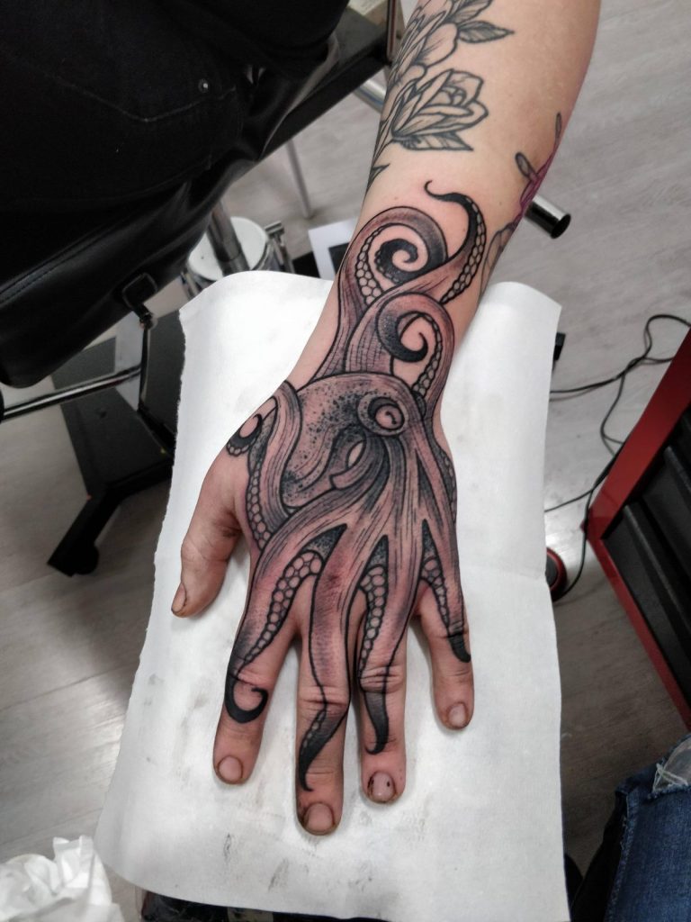 Featured image of post The Best 20 Octopus Tentacles Tattoo Meaning