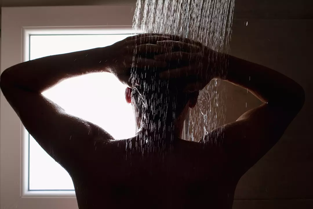 Showering in the dark has numerous health benefits (Getty Stock)