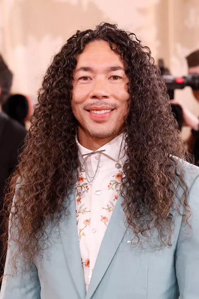 Image of Cole Walliser with GlamBot (Taylor Hill/FilmMagic/Getty Images)