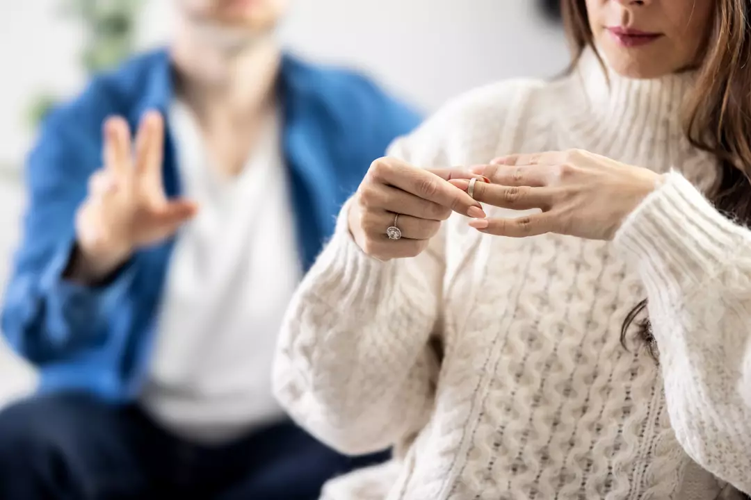 subtle cheating signs? (Getty Stock Images)