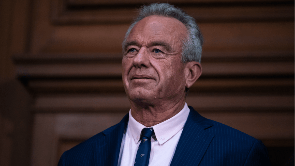 RFK Jr. once cut a dead raccoon’s penis on family vacation to ‘study later’, new book claims - Pulptastic