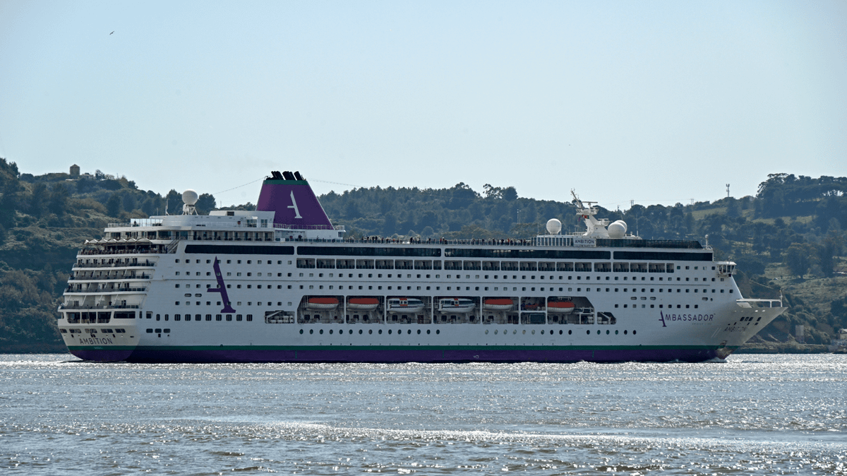 France confines over 1,700 passengers aboard cruise ship after suspected virus outbreak - Pulptastic