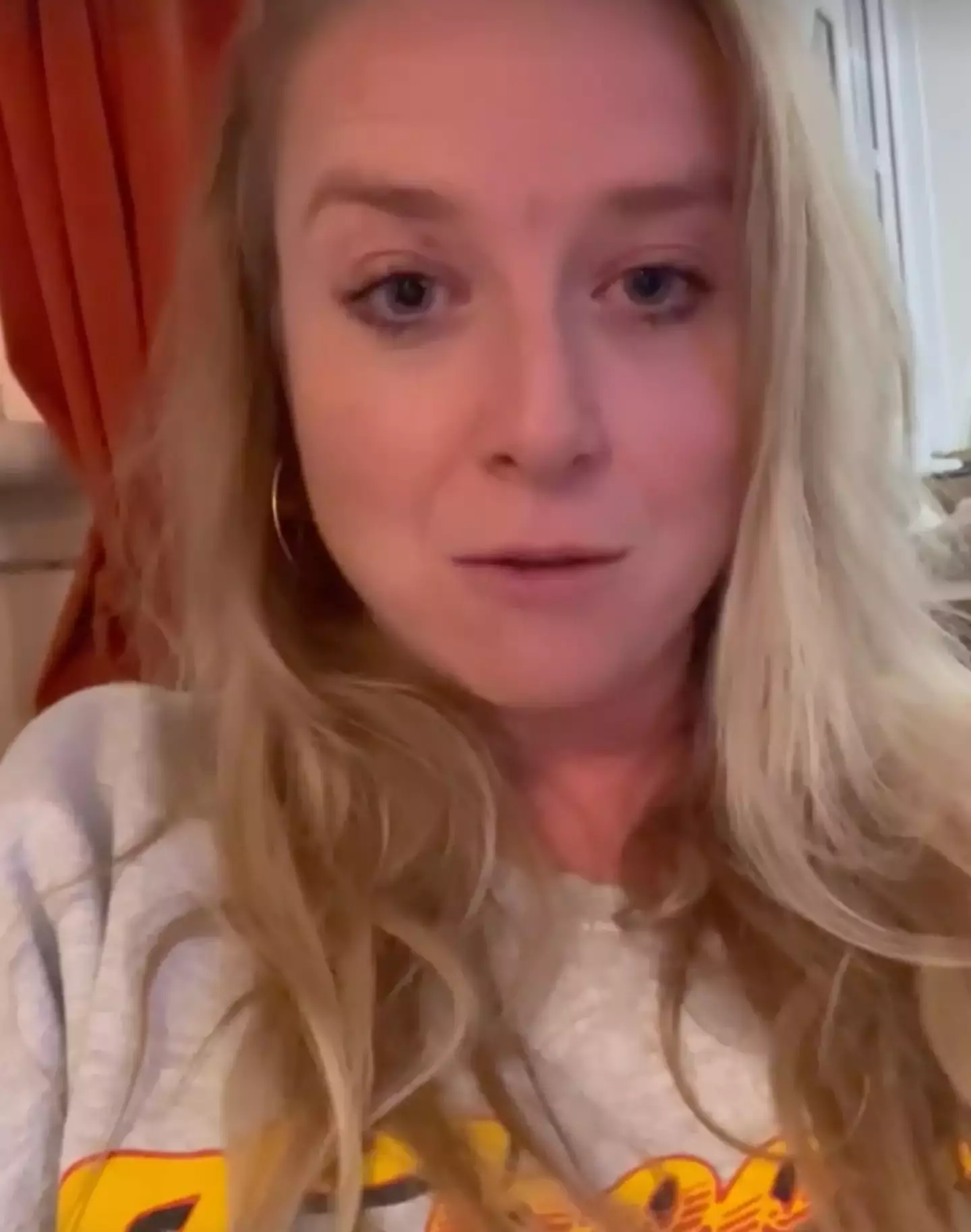 The confusing phenomena appears to show Coates in two different mirrors, striking three different poses between the mirrors and where she stands. (Tessa Coates/Instagram)