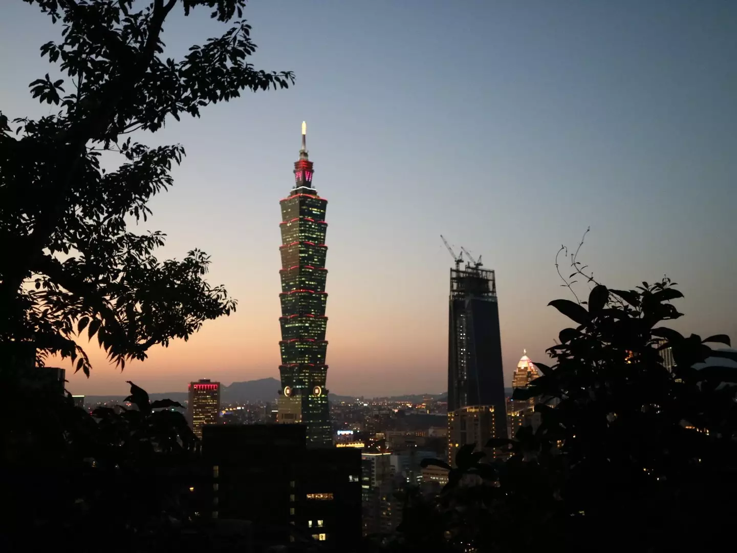 A sunset view from Elephant Mountain in Taipei. (Supplied)