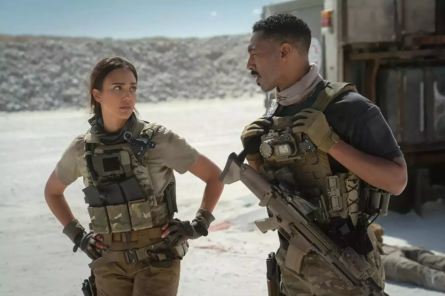 Jessica Alba plays Parker in Trigger Warning. (Netflix)