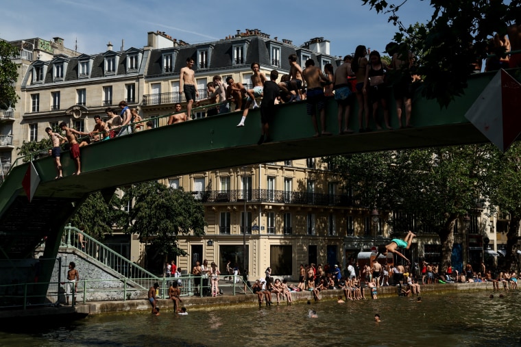France records around 1,000 additional deaths as extreme heat sets European records