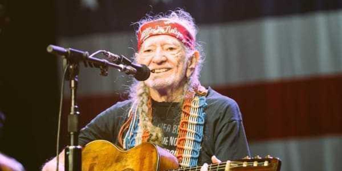 Willie Nelson says Americans must fight ‘water thieving’ AI data centers ‘invading’ Texas farmland