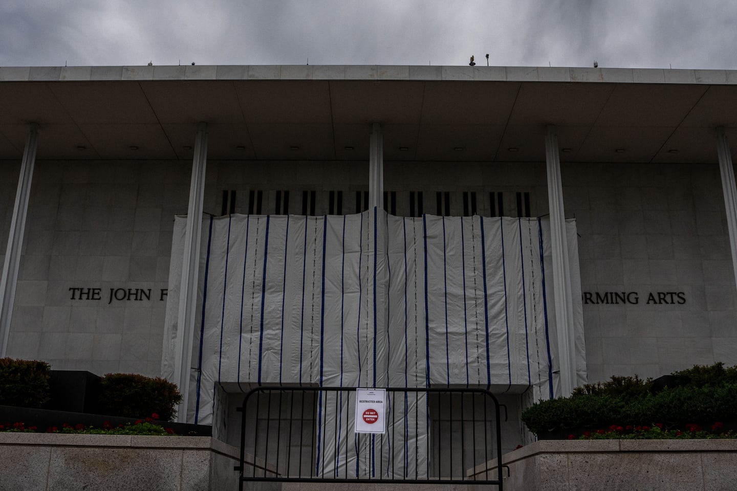 Democrat announces whistleblower allegations of construction problems at Kennedy Center