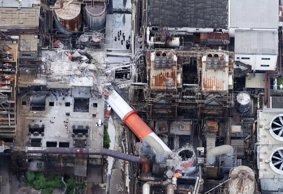 Rescuers haul survivors from wrecked Japanese mall after deadly earthquake