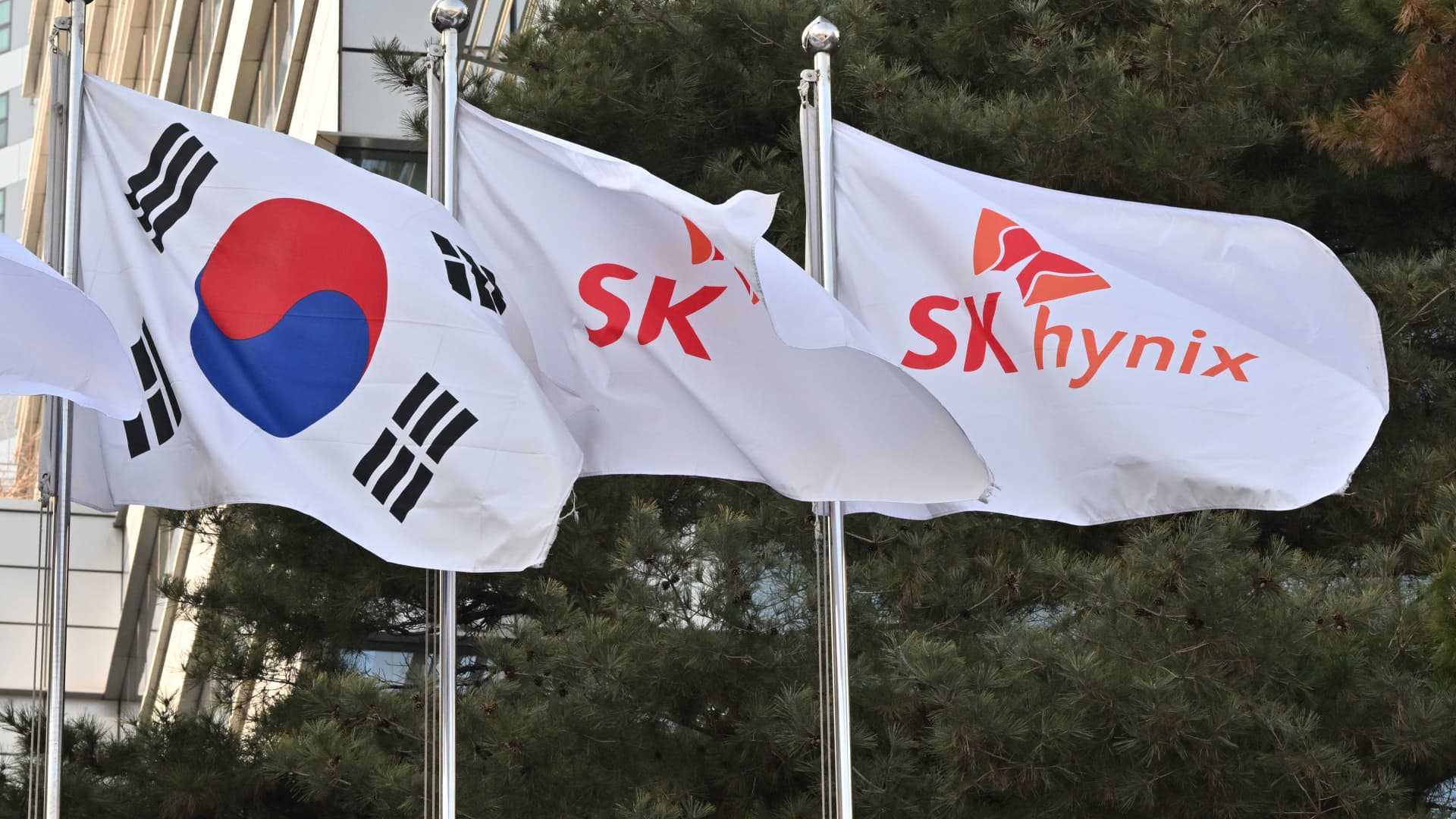 SK Hynix hits the U.S. stock market as demand for memory chips soars amid AI frenzy